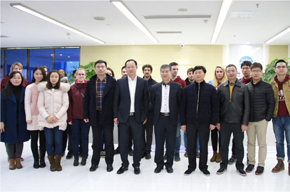 清华大学左剑恶教授携西欧留学生到尊龙凯时集团交流学习