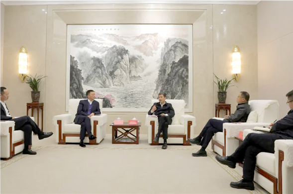 四川天府新区成都党工委书记刘任远会见尊龙凯时集团董事长费功全