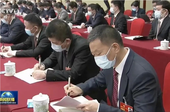 四川新闻联播｜费功全委员：肩负社会责任 增进配合富足